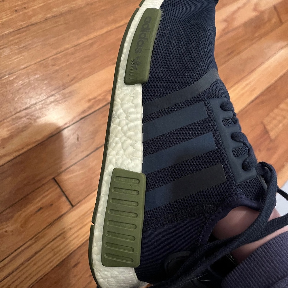 Adidas NMD R1 - Picture 2 of 3